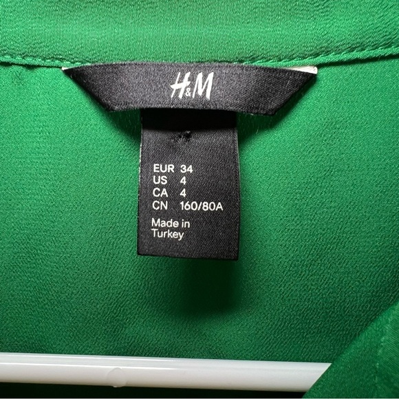 H&M Women's Green Button Down Ruffle Placket Sleeveless Blouse Size 4 - Picture 3 of 8